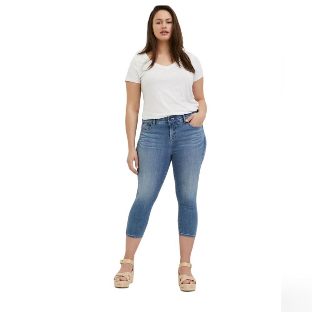 TORRID‎ bombshell skinny premium stretch high rise crop jean 22